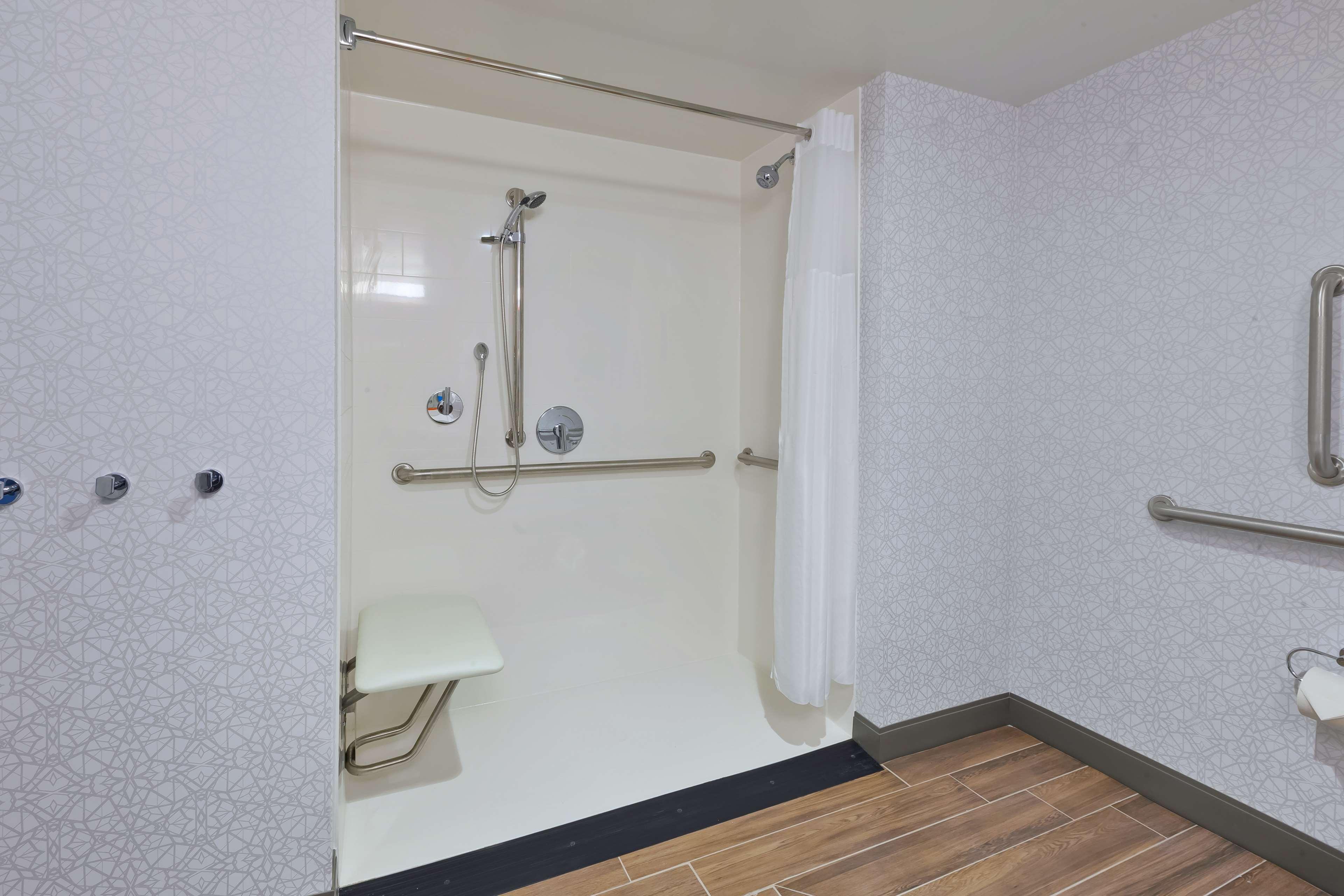 Hampton Inn Cape Cod Canal Борн Екстериор снимка