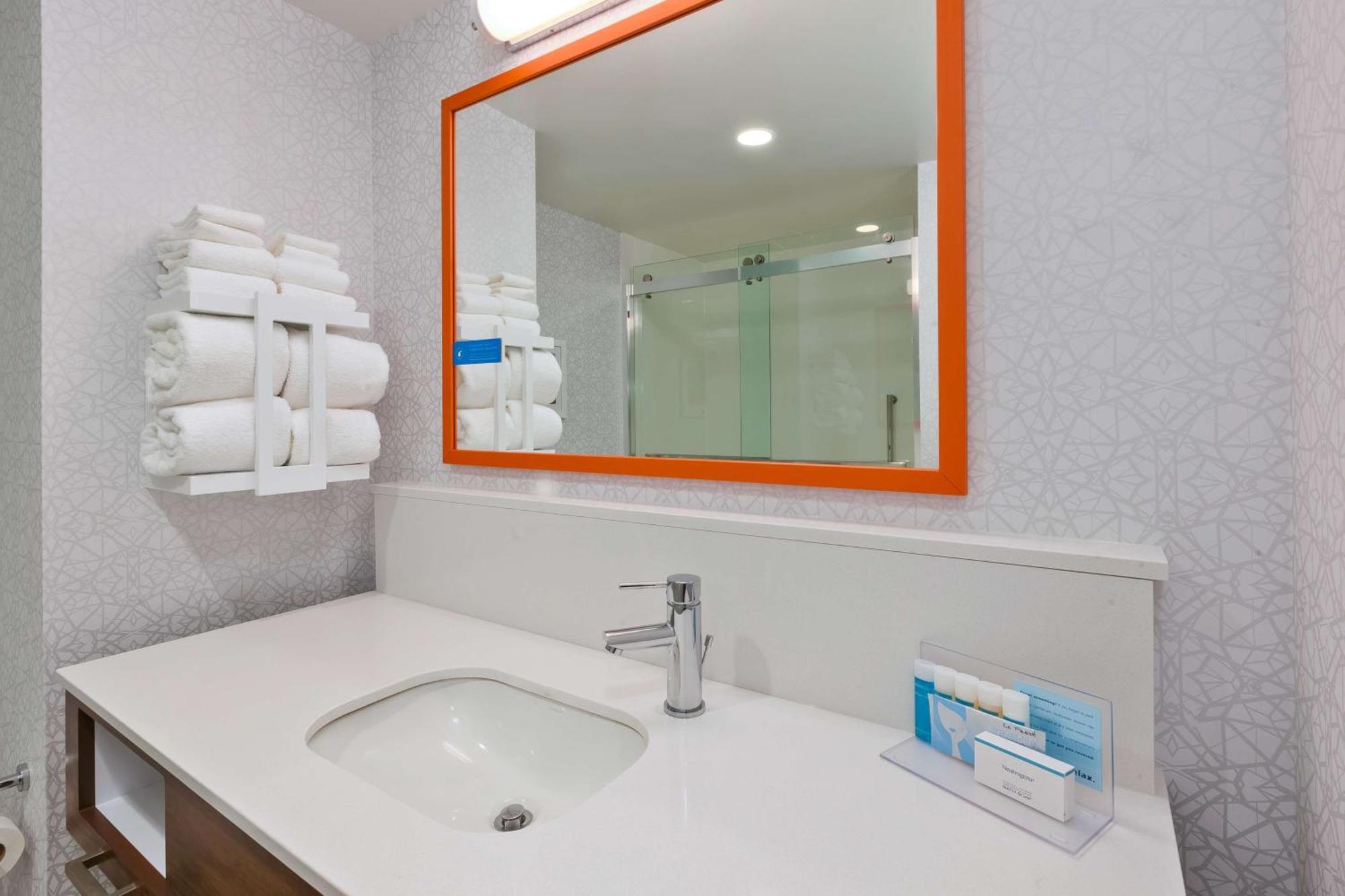 Hampton Inn Cape Cod Canal Борн Екстериор снимка