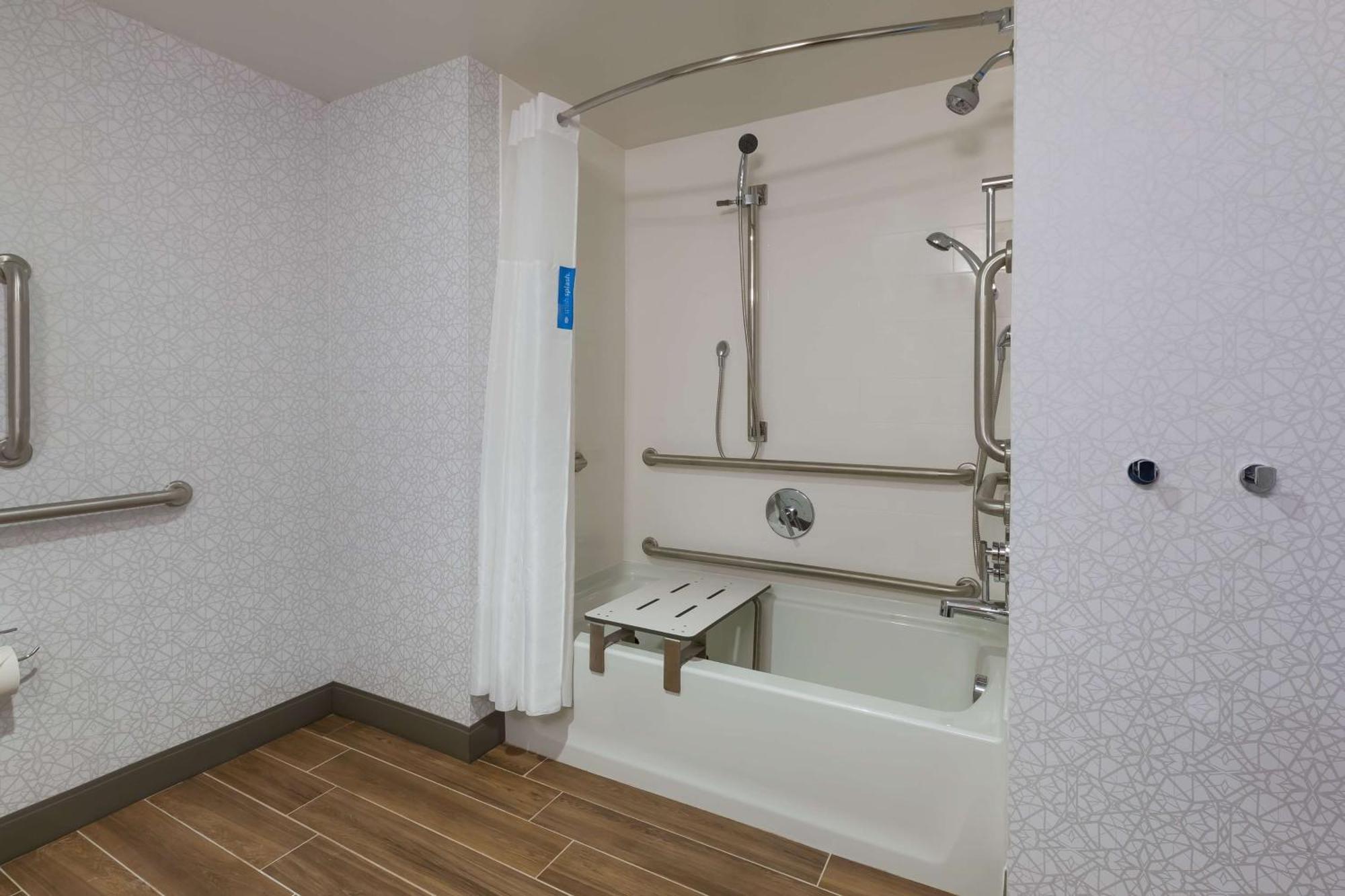 Hampton Inn Cape Cod Canal Борн Екстериор снимка