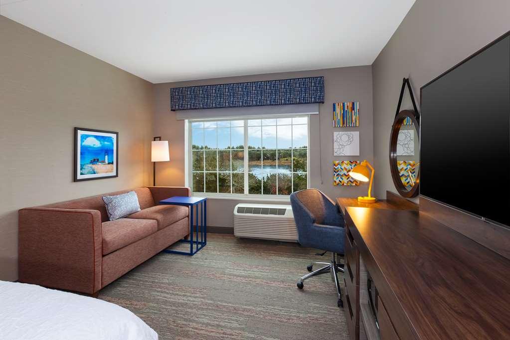 Hampton Inn Cape Cod Canal Борн Стая снимка