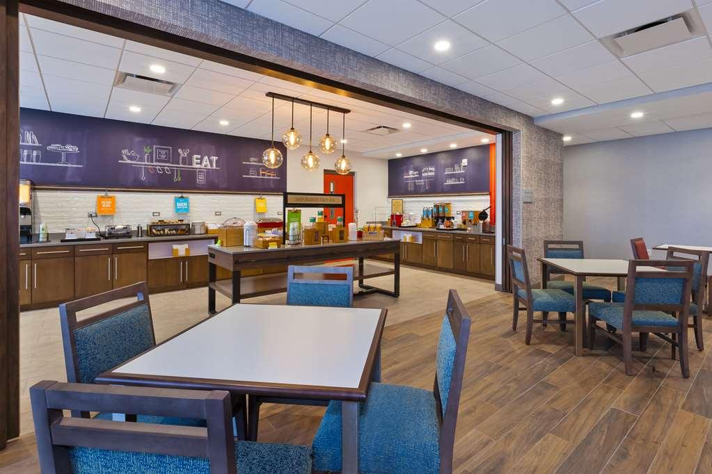 Hampton Inn Cape Cod Canal Борн Ресторант снимка